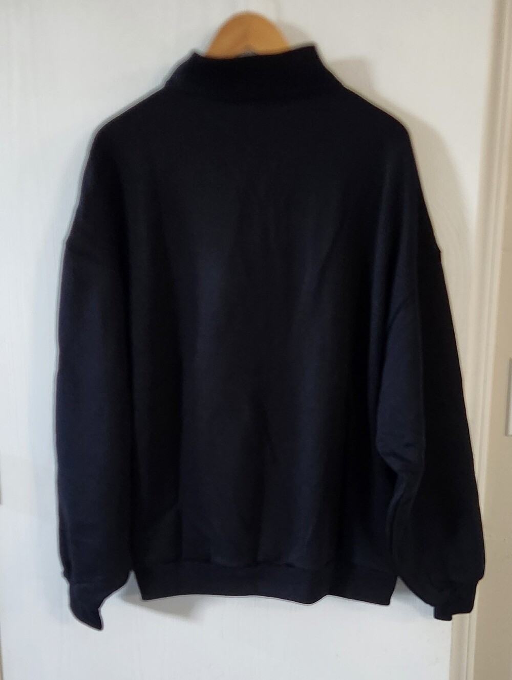 Alo Black Quarter-Zip Pullover Sweatshirt - Picture 6 of 10